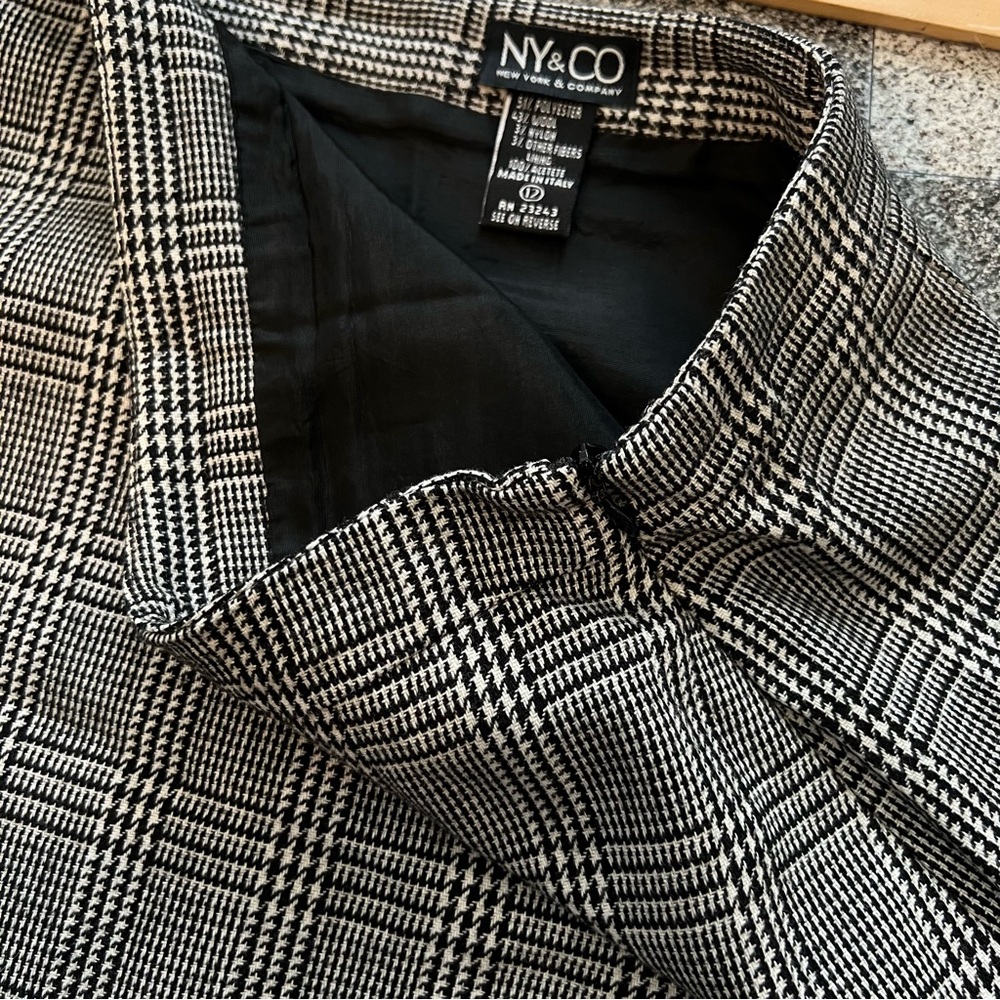 New York & Company Black and White Plaid Mini Skirt- Size 12 - Picture 9 of 10